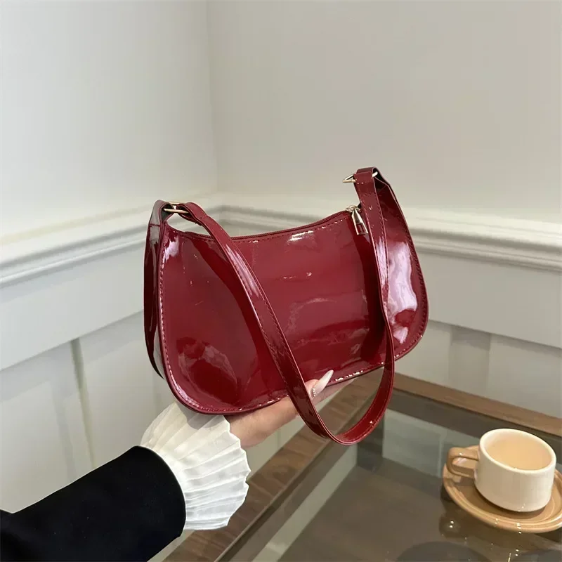 Women's Patent Leather Handbag Versatile Fashion Shoulder Casual Commuting Bags Girl Brand Designer Zipper Handbag Korean 2025
Women's Patent Leather Handbag Versatile Fashion Shoulder Casual Commuting Bags Girl Brand Designer Zipper Handbag Korean 2025