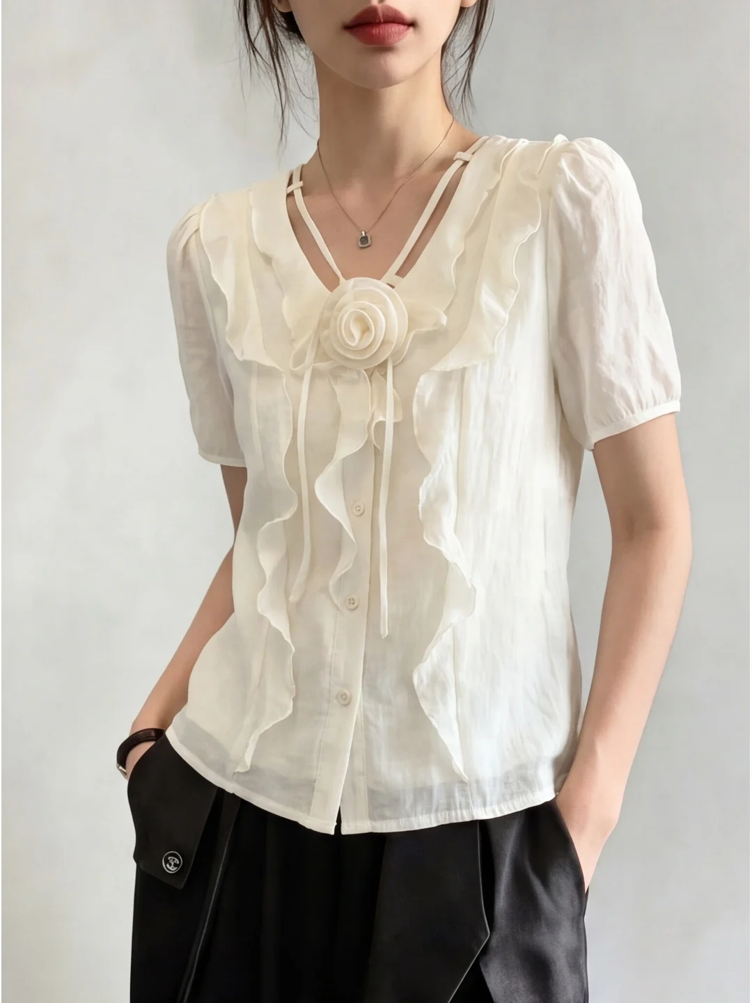 Sweet Style V-Neck Lace Trim Embroidered Bubble Sleeve Shirt Women's Summer Lazy Fairy Tale Top Age-Defying Chinese Production
Sweet Style V-Neck Lace Trim Embroidered Bubble Sleeve Shirt Women's Summer Lazy Fairy Tale Top Age-Defying Chinese Production