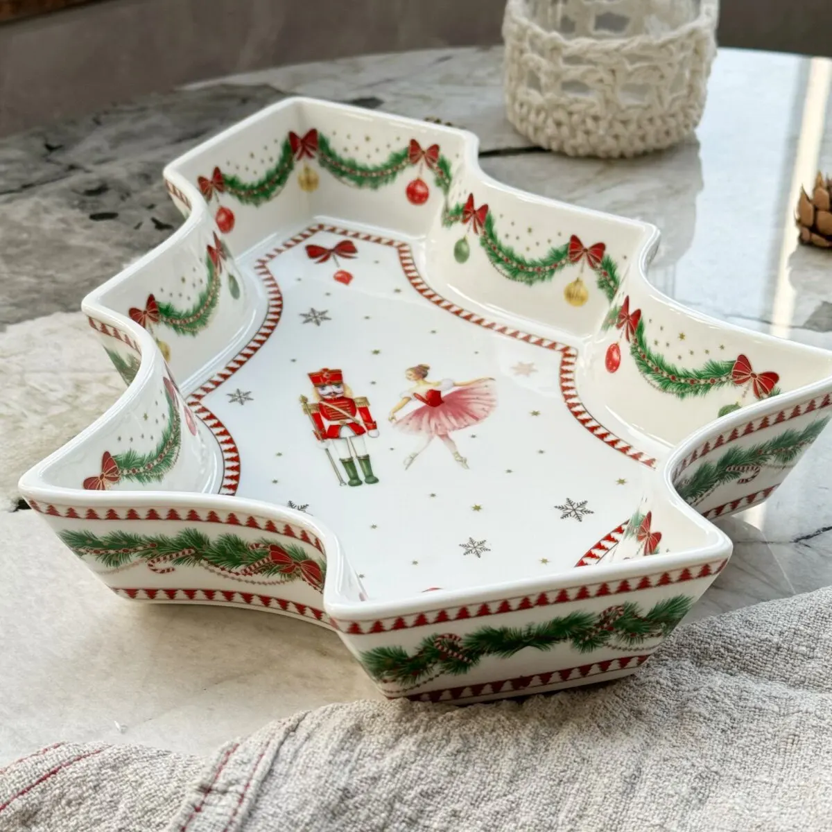 New Christmas tree shape, nutcracker, snack plate, decoration, good items, salad plate, exquisite
New Christmas tree shape, nutcracker, snack plate, decoration, good items, salad plate, exquisite