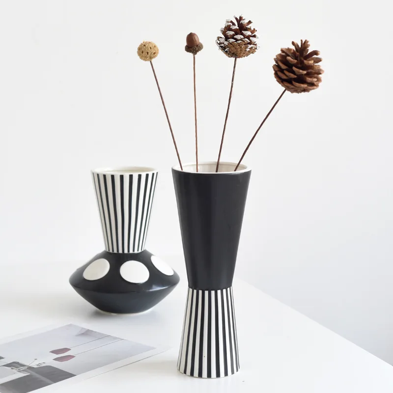 Vase Home Decor Flower Pot Modern Simple Black And White Art ваза Creativity Geometry Ceramics Dining Tables Nordic декор дома
Vase Home Decor Flower Pot Modern Simple Black And White Art ваза Creativity Geometry Ceramics Dining Tables Nordic декор дома