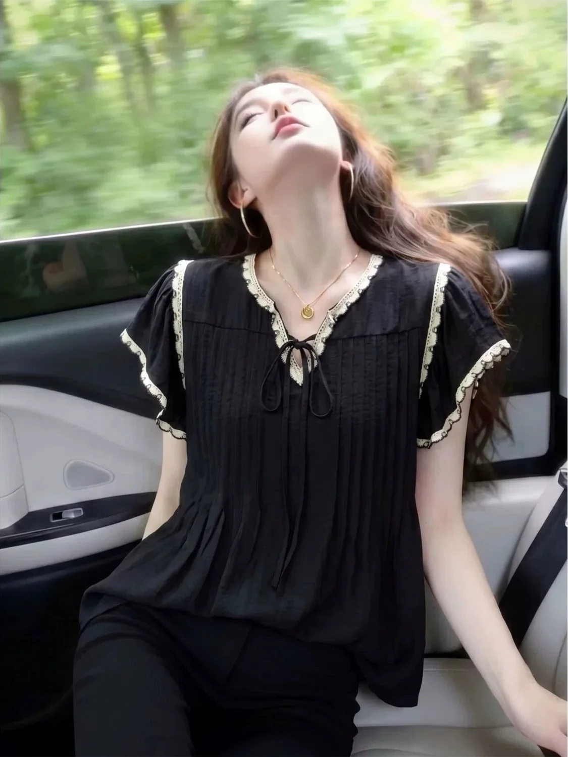 Black Short Sleeve Shirt Women's plus Size Micro Fat Doll Shirt Slimming Top Korean Style Commute Wind Loose Fit V-neck
Black Short Sleeve Shirt Women's plus Size Micro Fat Doll Shirt Slimming Top Korean Style Commute Wind Loose Fit V-neck