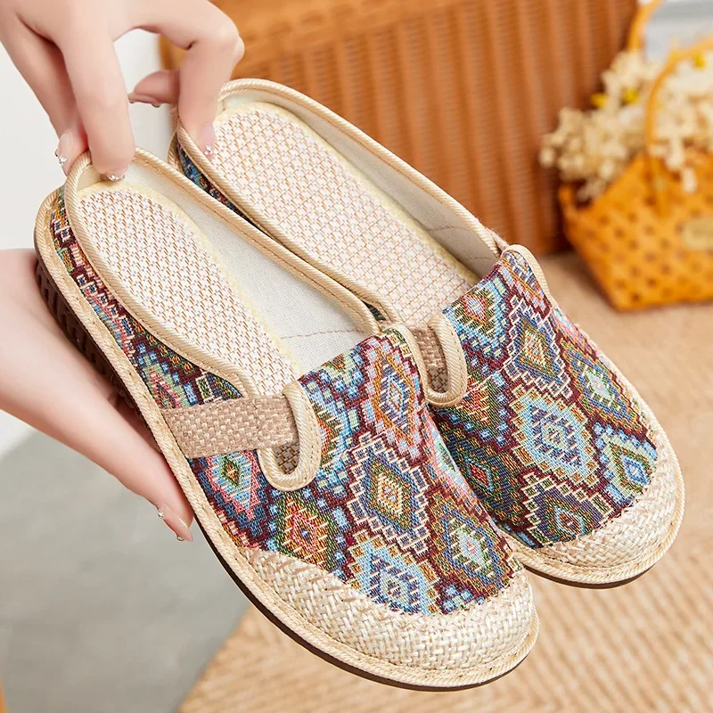 Shoes female lazy pedal bag head slippers furniture half tray casual shoes color matching plaid versatile mother single shoes
Shoes female lazy pedal bag head slippers furniture half tray casual shoes color matching plaid versatile mother single shoes