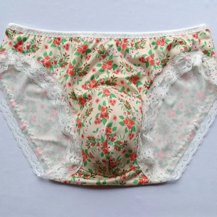 Man's Lace Hem Flower Graphics Man's Handmade Briefs Live Show Dance Costumes Harajuku BF Gift With Stockings Design
Man's Lace Hem Flower Graphics Man's Handmade Briefs Live Show Dance Costumes Harajuku BF Gift With Stockings Design