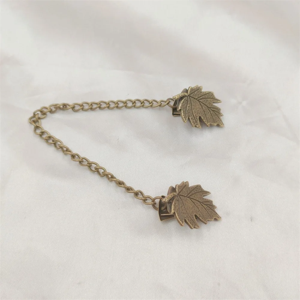 3Pcs Women Vintage Flower Pin Jewelry Pointed clip Sweater clip Chain Cardigan Clip Waist clip
3Pcs Women Vintage Flower Pin Jewelry Pointed clip Sweater clip Chain Cardigan Clip Waist clip