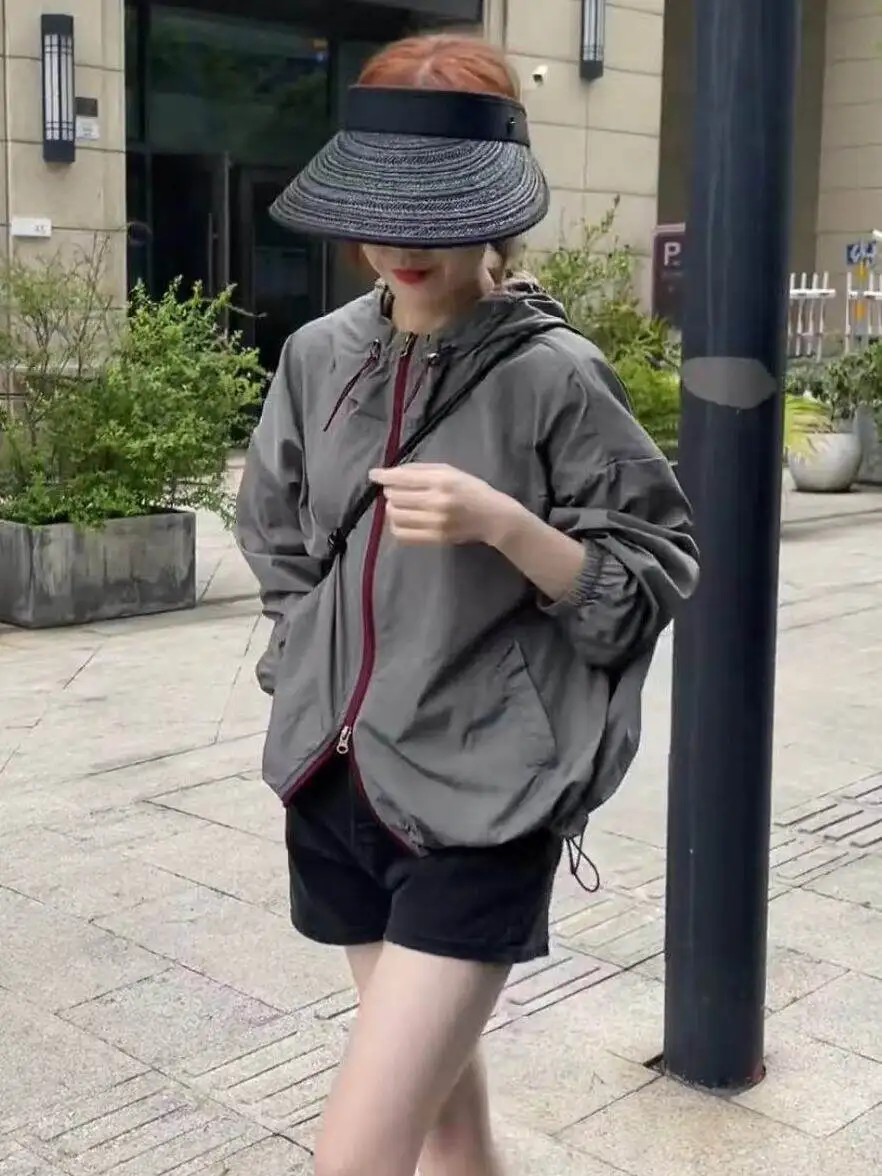 Fashionable Loose Women's Summer Zipper Hooded Sun Protection Light Short Jacket Color Block Casual Style UV Protection Outer...
Fashionable Loose Women's Summer Zipper Hooded Sun Protection Light Short Jacket Color Block Casual Style UV Protection Outer...