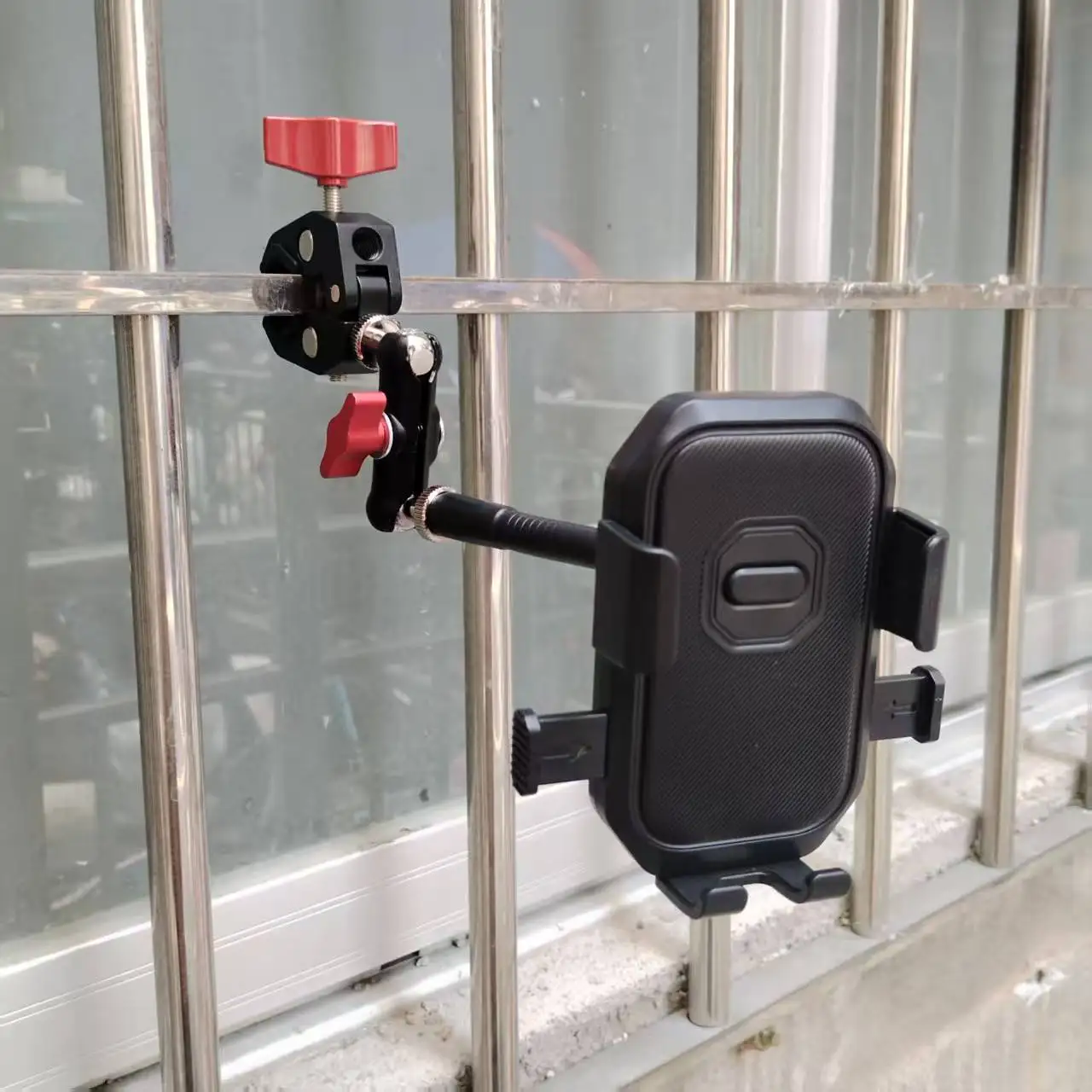 Aluminum Alloy Clamp Mobile Phone Holder 360 Degree Rotating Single Hand Operation for Live Streaming Dormitory Use
Aluminum Alloy Clamp Mobile Phone Holder 360 Degree Rotating Single Hand Operation for Live Streaming Dormitory Use