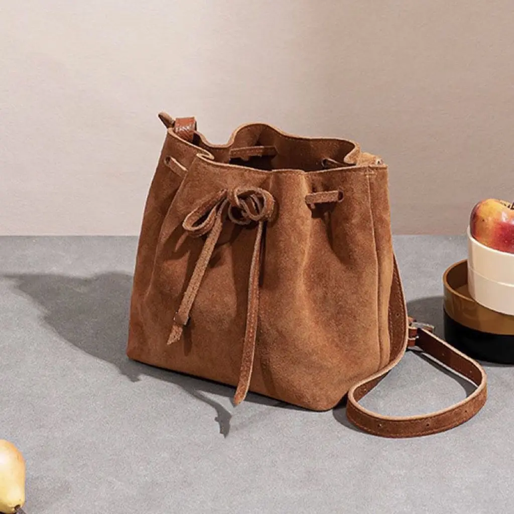 Korean Niche Minimalist Style Large Capacity Single Shoulder Diagonal Cross Bag Versatile Commuting Bucket Bag
Korean Niche Minimalist Style Large Capacity Single Shoulder Diagonal Cross Bag Versatile Commuting Bucket Bag