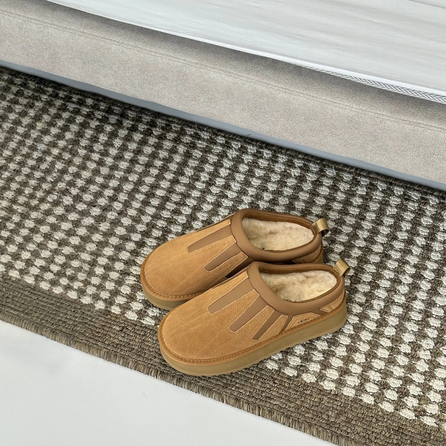 2026 женские ботинки из натуральной овечьей шерсти, теплая обувь на платформе, зимние зимние ботинки
2026 женские ботинки из натуральной овечьей шерсти, теплая обувь на платформе, зимние зимние ботинки