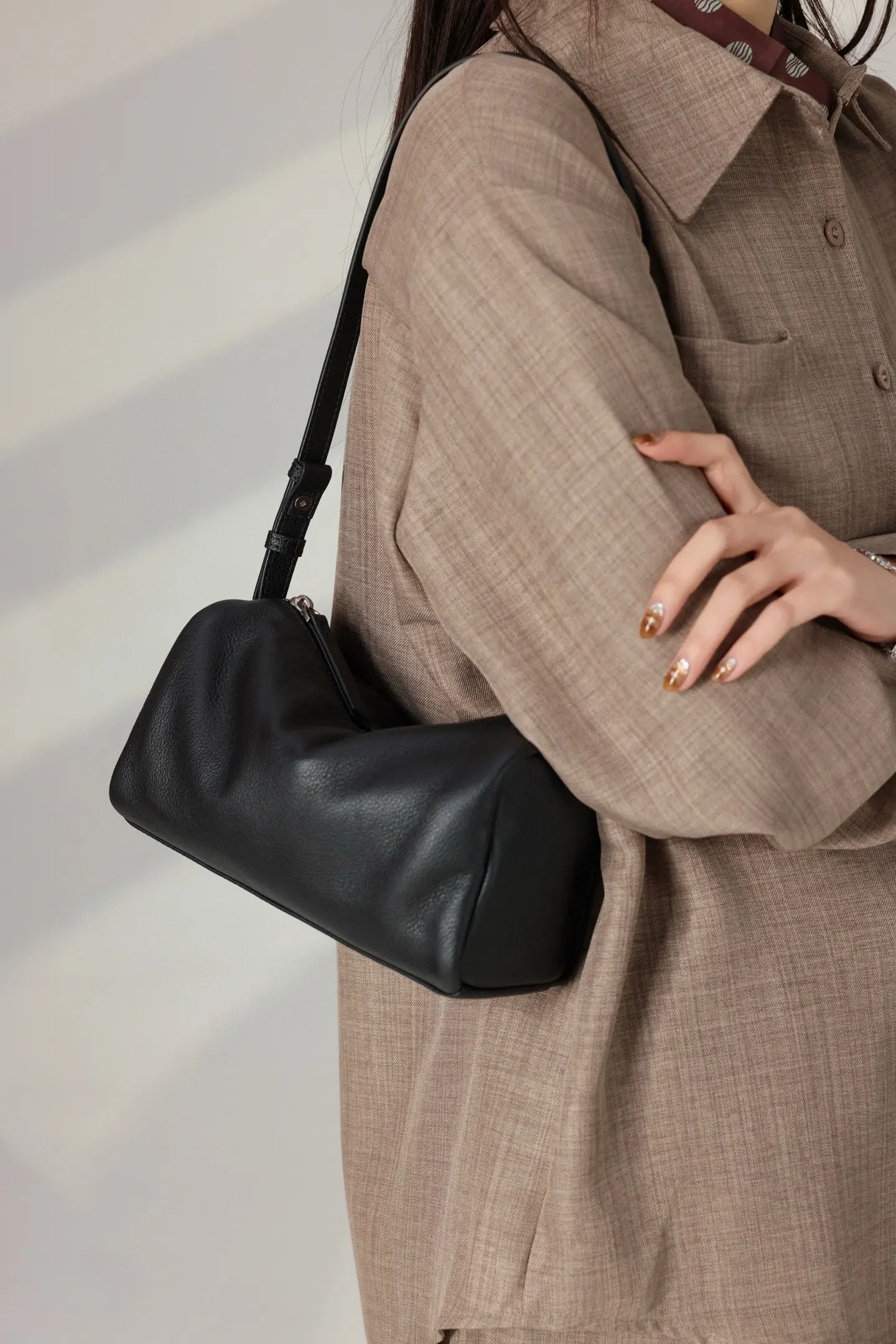 Genuine Grade Leather Women's Small Handbag Luxury Designer Brand Ladies Shoulder Crossbody Purses Bag Female Underarm Bags 2026
Genuine Grade Leather Women's Small Handbag Luxury Designer Brand Ladies Shoulder Crossbody Purses Bag Female Underarm Bags 2026