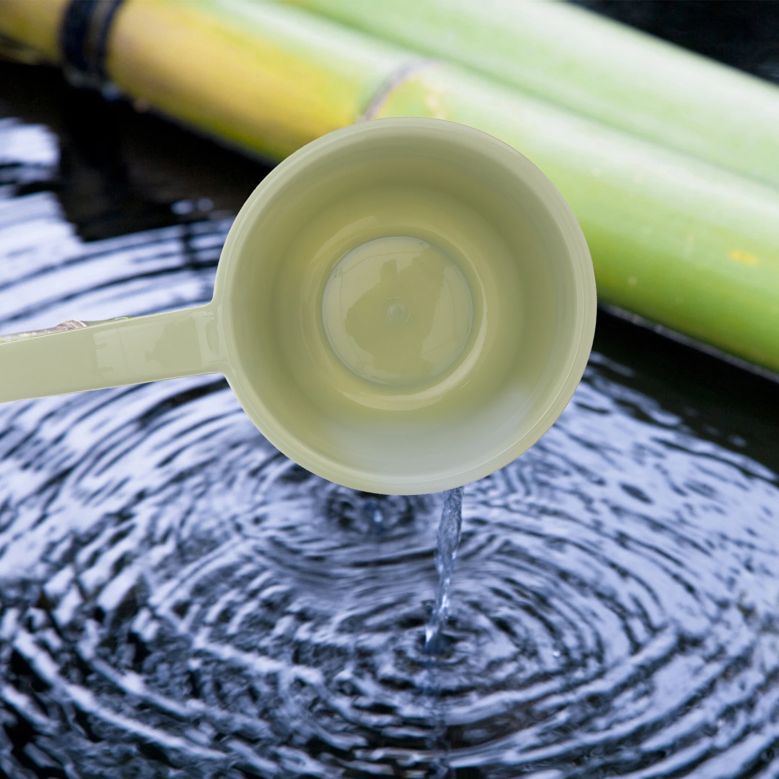 2pcs Water Ladles Strong Plastic Water Scoops For Kitchen Household Long Handle Design Thicker Material Food Safe Light
2pcs Water Ladles Strong Plastic Water Scoops For Kitchen Household Long Handle Design Thicker Material Food Safe Light