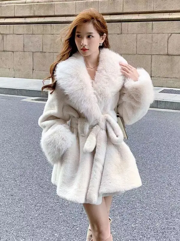 Длинное приталенное пальто из искусственного меха с капюшоном, экологичное, шикарное, теплое, плюшевое, для трансграничной торговли
Длинное приталенное пальто из искусственного меха с капюшоном, экологичное, шикарное, теплое, плюшевое, для трансграничной торговли