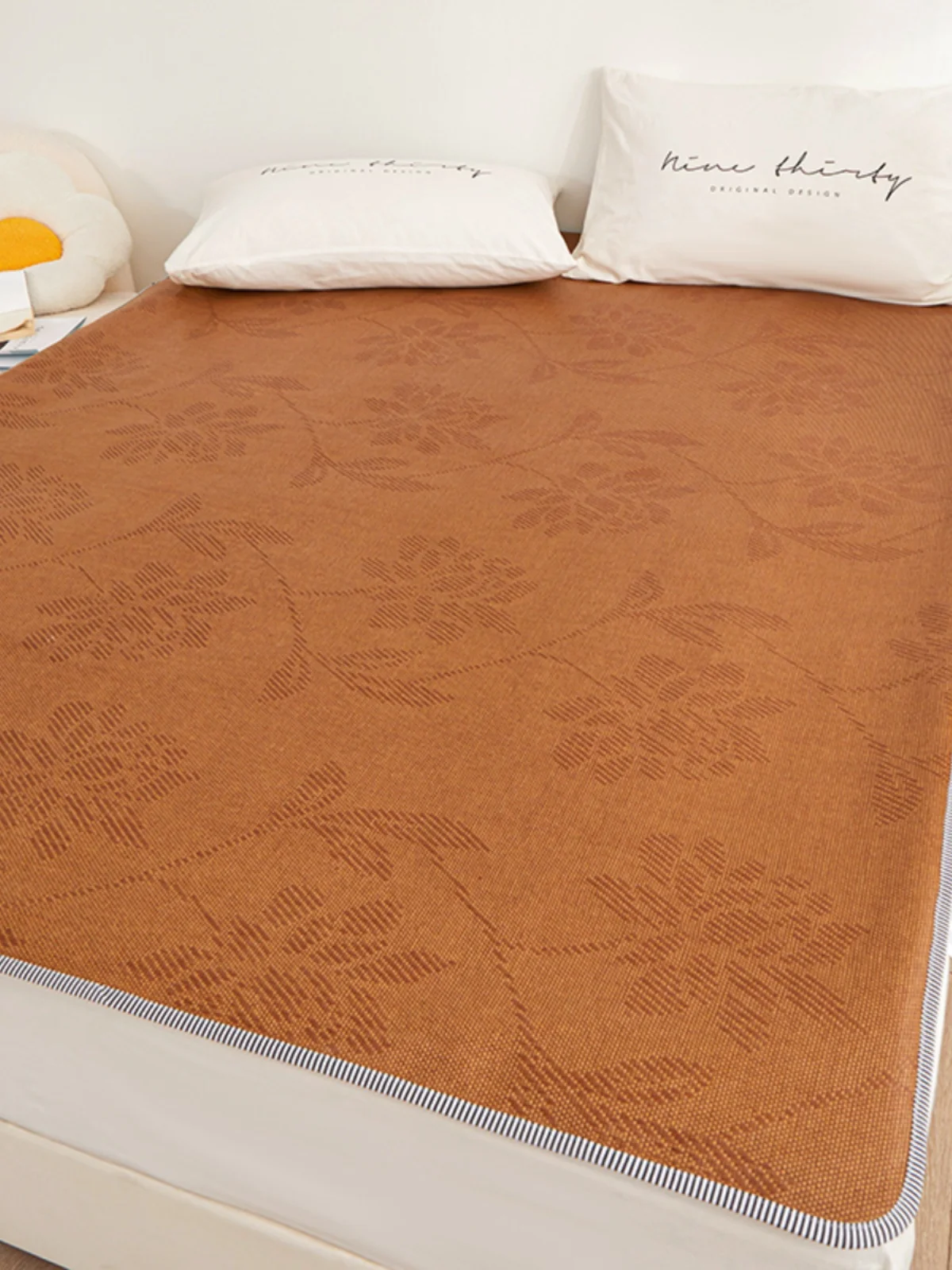 1.5m single and double mat Student dormitory mattress 0.9m dual-purpose cold mat for winter and summer
1.5m single and double mat Student dormitory mattress 0.9m dual-purpose cold mat for winter and summer