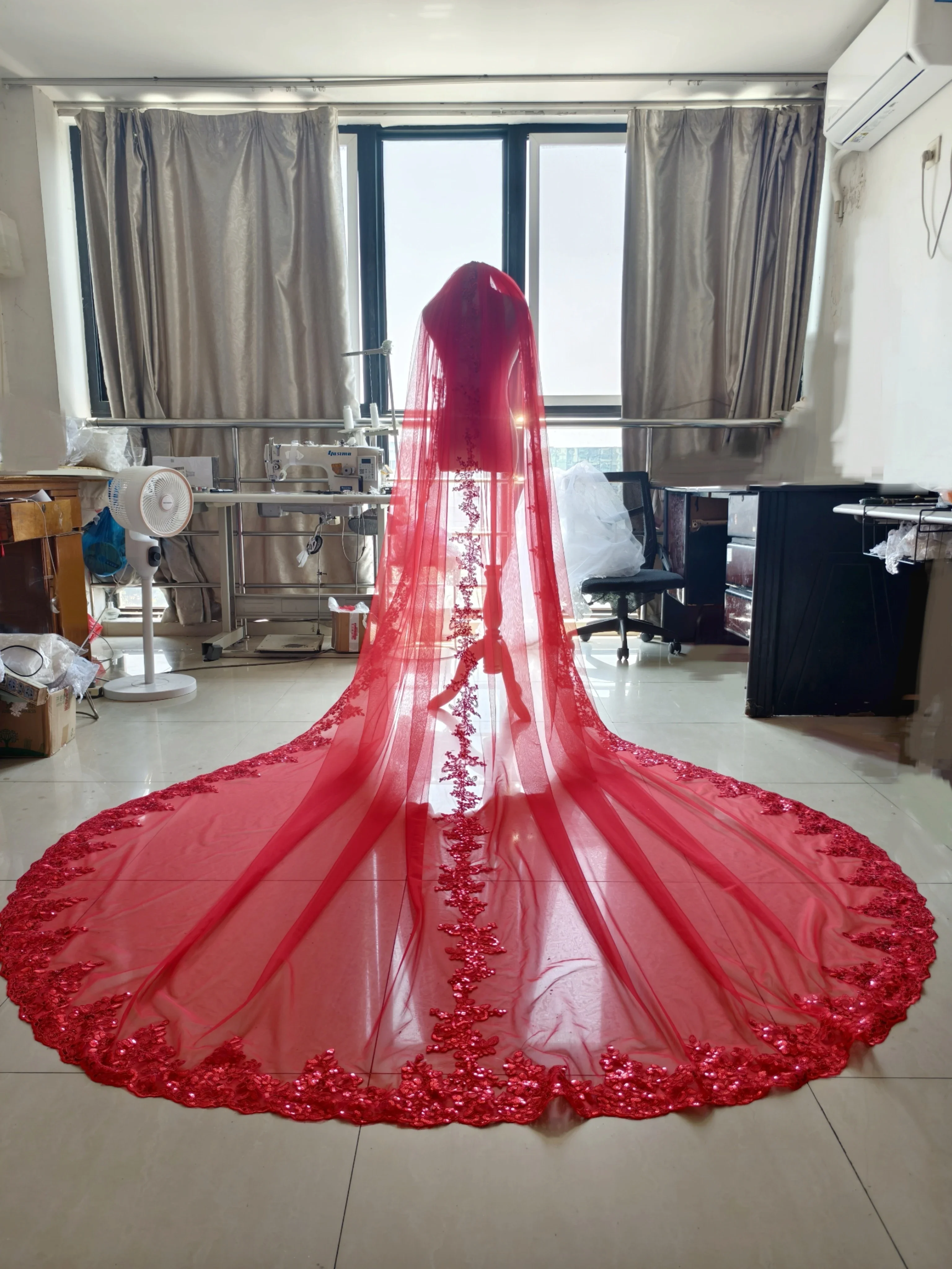 New Arrival 3 Meter Cathedral Wedding Veils Long Lace Edge Bridal red veil Wedding Accessories Bride Veu Wedding with Comb 1T 
New Arrival 3 Meter Cathedral Wedding Veils Long Lace Edge Bridal red veil Wedding Accessories Bride Veu Wedding with Comb 1T