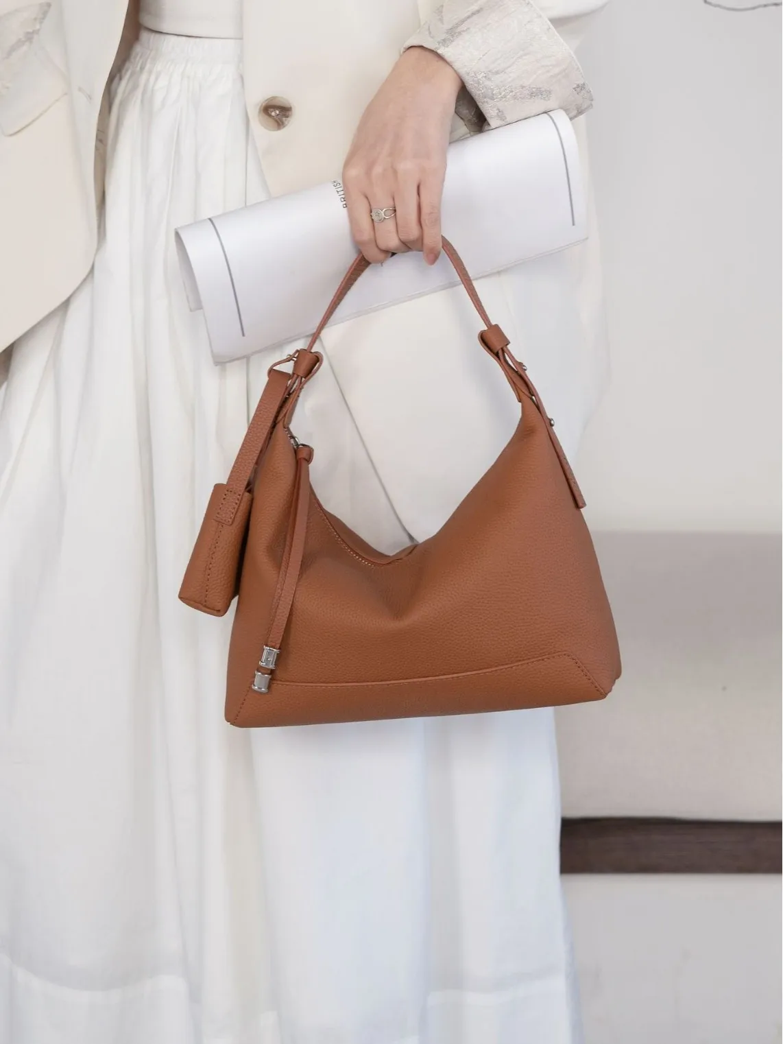 2025 New TOGO Top Grain Leather Saddle Bag Spacious Crossbody Shoulder Women's Tote Mommy Handbag Chic Minimalist Shopping Bag 
2025 New TOGO Top Grain Leather Saddle Bag Spacious Crossbody Shoulder Women's Tote Mommy Handbag Chic Minimalist Shopping Bag