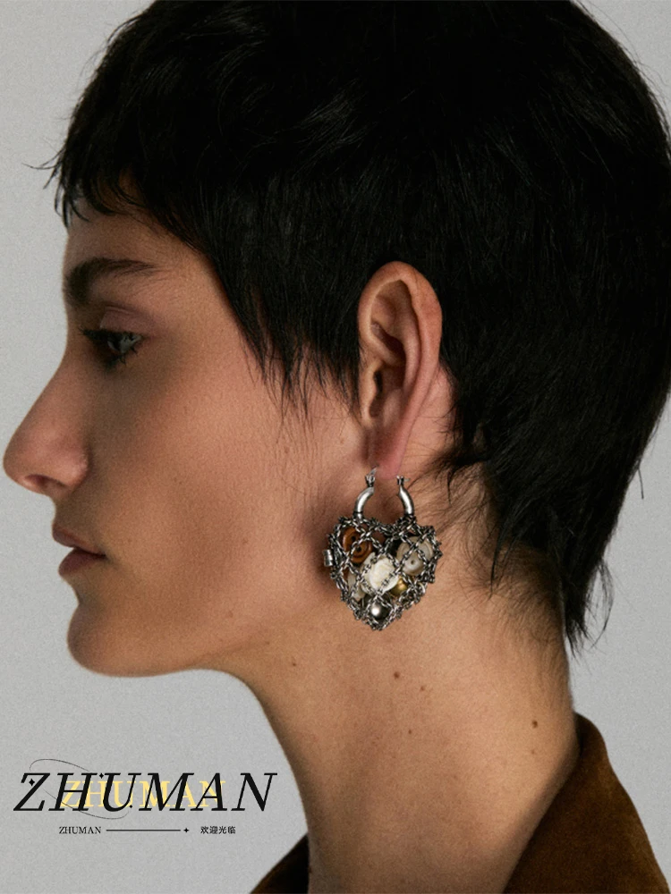 ZHUHE Cut-out Heart Earrings In Vintage Style Are Party Gifts For Women's Jewelry Accessories
ZHUHE Cut-out Heart Earrings In Vintage Style Are Party Gifts For Women's Jewelry Accessories