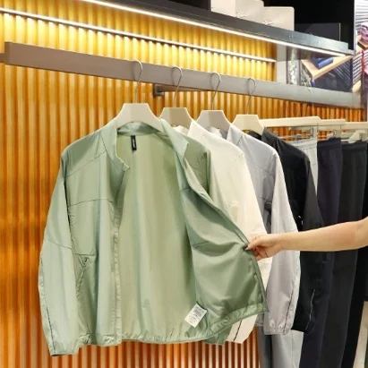 Легкая дышащая куртка с воротником-стойкой для кемпинга и велоспорта, новая летняя модель для активного отдыха и спорта
Легкая дышащая куртка с воротником-стойкой для кемпинга и велоспорта, новая летняя модель для активного отдыха и спорта