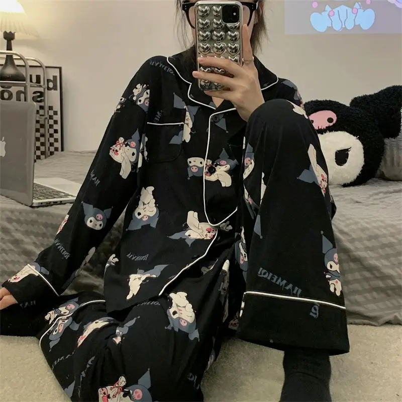 Женский кардиган с длинными рукавами и лацканами Kuromi, одинаковые пижамы Sanrio, большой размер, черно-белая милая пижама, домашняя одежда, подарок для пары
Женский кардиган с длинными рукавами и лацканами Kuromi, одинаковые пижамы Sanrio, большой размер, черно-белая милая пижама, домашняя одежда, подарок для пары