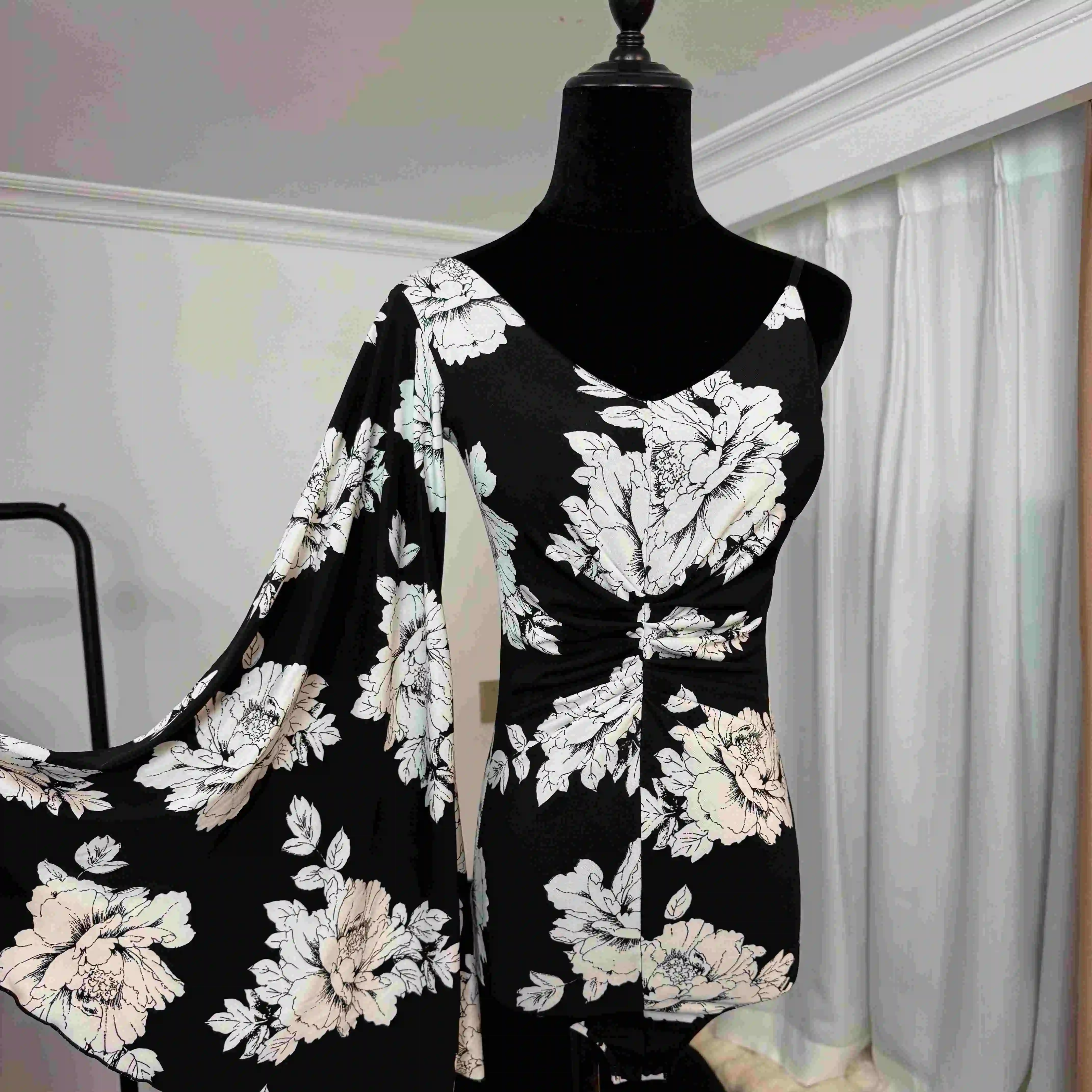 Ballroom Dance Clothes Women Fower Pattern Black Bodysuit One Sleeved Tops Club Waltz Latin Dance Performance Costume DNV26742
Ballroom Dance Clothes Women Fower Pattern Black Bodysuit One Sleeved Tops Club Waltz Latin Dance Performance Costume DNV26742
