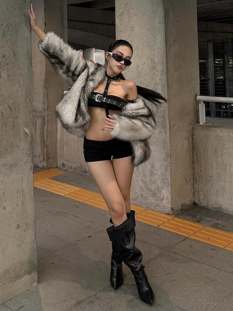 Cutenew Y2K Hottie комплект из 3 предметов, женское дикое зимнее меховое пальто + жилет с лямкой на шее с металлической пряжкой + металлическая полая короткая сексуальная клубная уличная одежда
Cutenew Y2K Hottie комплект из 3 предметов, женское дикое зимнее меховое пальто + жилет с лямкой на шее с металлической пряжкой + металлическая полая короткая сексуальная клубная уличная одежда