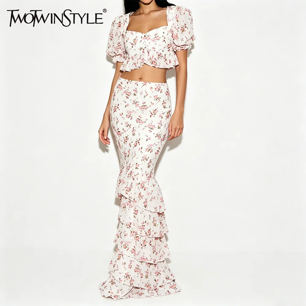 TWOTWINSTYLE Spliced Printing Two Piece Set for Women Square Neck Short Sleeves Top Patchwork Ruffles Folds Skirt Set Female New
TWOTWINSTYLE Spliced Printing Two Piece Set for Women Square Neck Short Sleeves Top Patchwork Ruffles Folds Skirt Set Female New