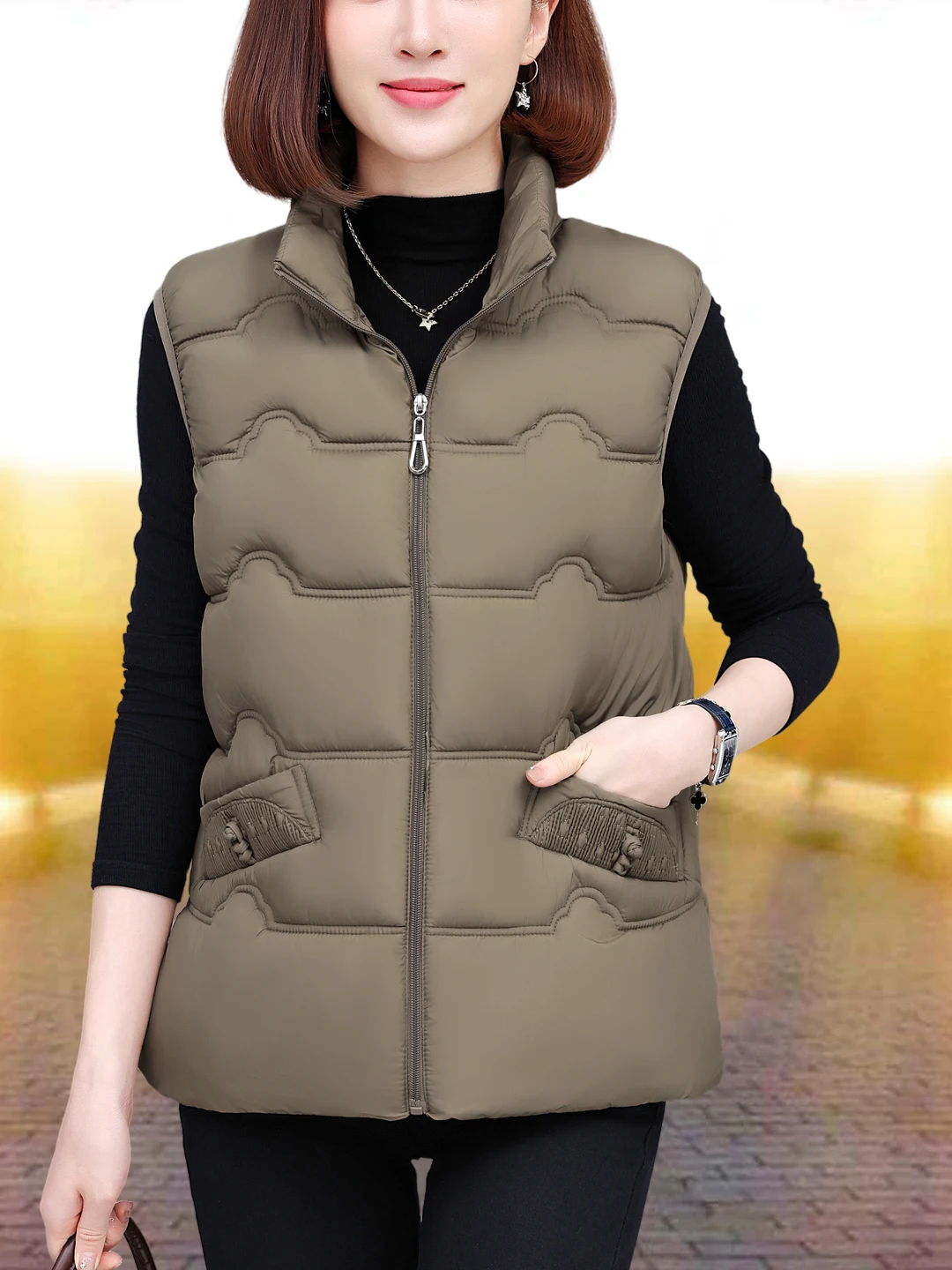 Женский хлопковый жилет со спинкой, новинка 2025 года, зимняя верхняя одежда, модный жилет для мам среднего возраста, куртка на молнии, теплый стандартный крой
Женский хлопковый жилет со спинкой, новинка 2025 года, зимняя верхняя одежда, модный жилет для мам среднего возраста, куртка на молнии, теплый стандартный крой