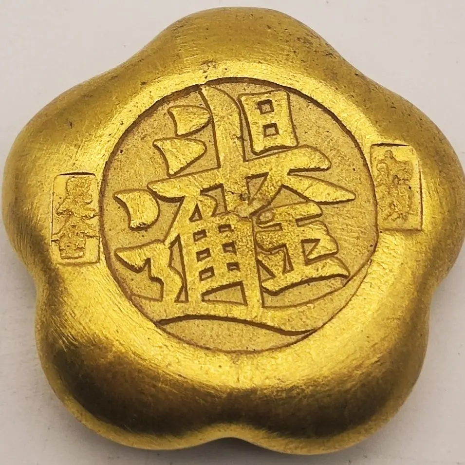 Antique collection gold ingots small cakes 10,000 taels of small bars, antique pure copper handicrafts
Antique collection gold ingots small cakes 10,000 taels of small bars, antique pure copper handicrafts