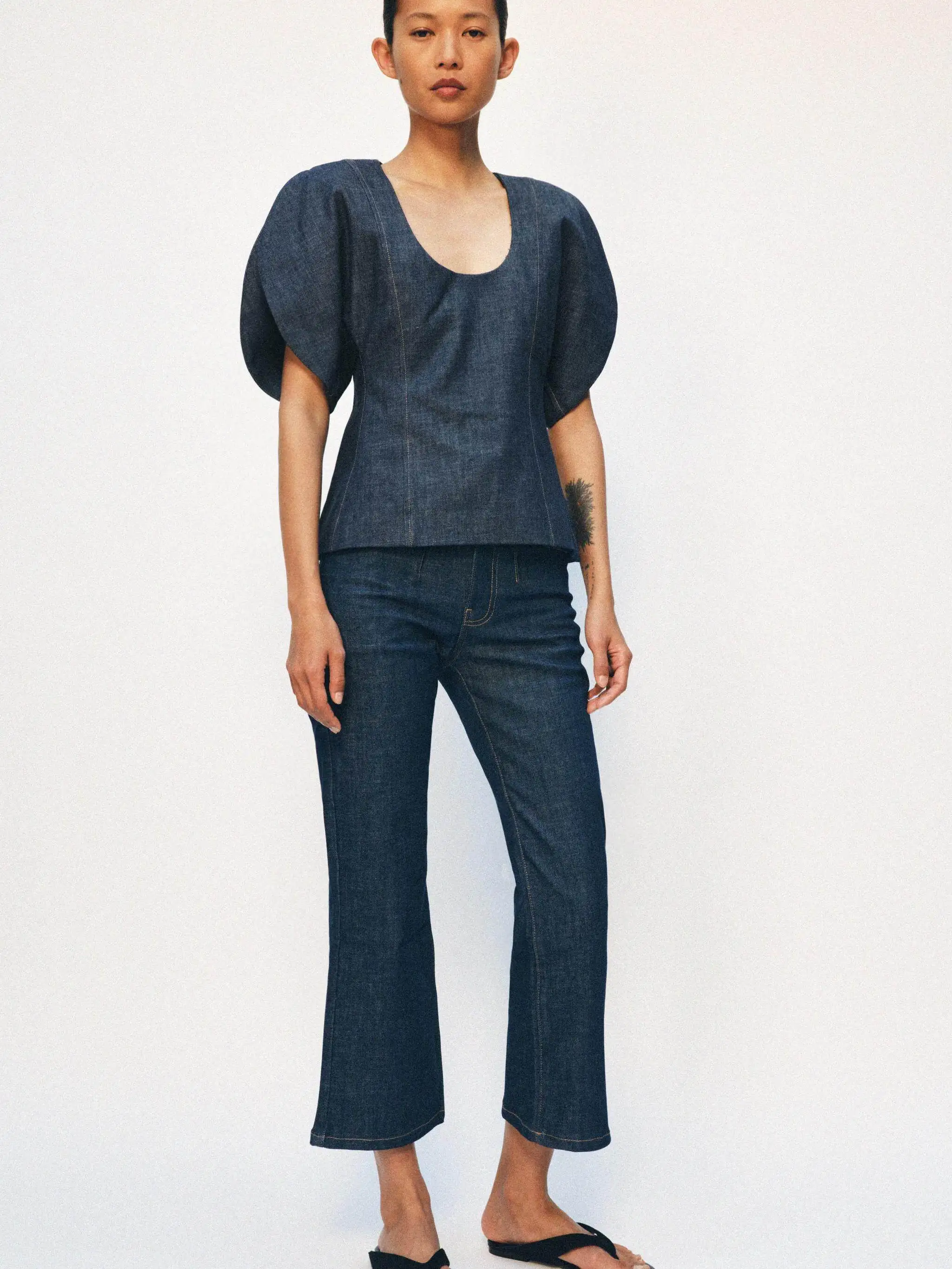 New Summer Women's Denim Shirt Casual Flared 2026 Seasonal Fashion Upperwear for Younger Women Aged 25 to 35
New Summer Women's Denim Shirt Casual Flared 2026 Seasonal Fashion Upperwear for Younger Women Aged 25 to 35