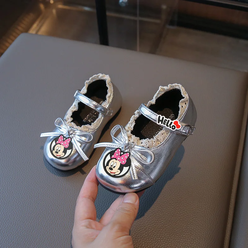 Весенне-осенняя обувь для малышей Disney с Микки Маусом и Минни, новая кожаная обувь для девочек, детская танцевальная обувь, летние сандалии с мягкой подошвой и бантом
Весенне-осенняя обувь для малышей Disney с Микки Маусом и Минни, новая кожаная обувь для девочек, детская танцевальная обувь, летние сандалии с мягкой подошвой и бантом