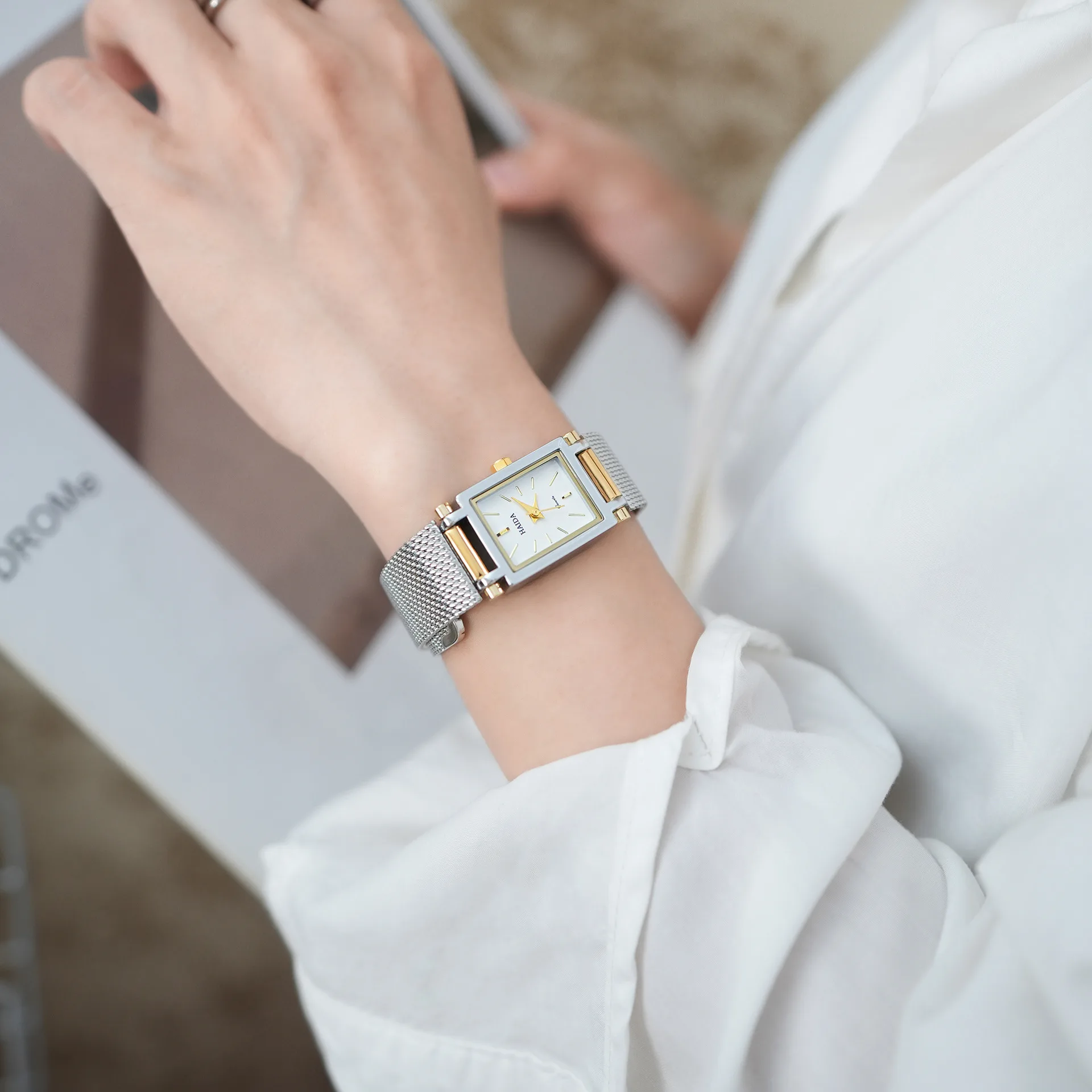 Square Quartz Watch for Woman Gentle Series with HAIDA Quartz Movement and 18mm Diameter Milanese Strap 3ATM
Square Quartz Watch for Woman Gentle Series with HAIDA Quartz Movement and 18mm Diameter Milanese Strap 3ATM