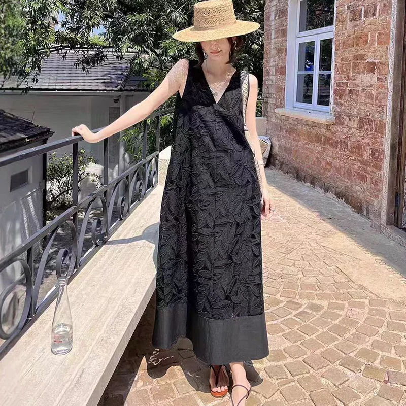 Summer New V-neck Cut Embellishing Neck Line+Hollow Embroidery Pattern Texture Fabric Elegant Sleeveless Women's Dress S-XL
Summer New V-neck Cut Embellishing Neck Line+Hollow Embroidery Pattern Texture Fabric Elegant Sleeveless Women's Dress S-XL