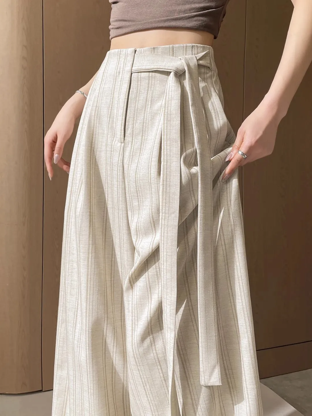 Retro Striped Suit Wide Leg Pants Women Summer Thin Elastic High Waist Slim Loose Straight Drapey Floor-Length Casual Trousers
Retro Striped Suit Wide Leg Pants Women Summer Thin Elastic High Waist Slim Loose Straight Drapey Floor-Length Casual Trousers