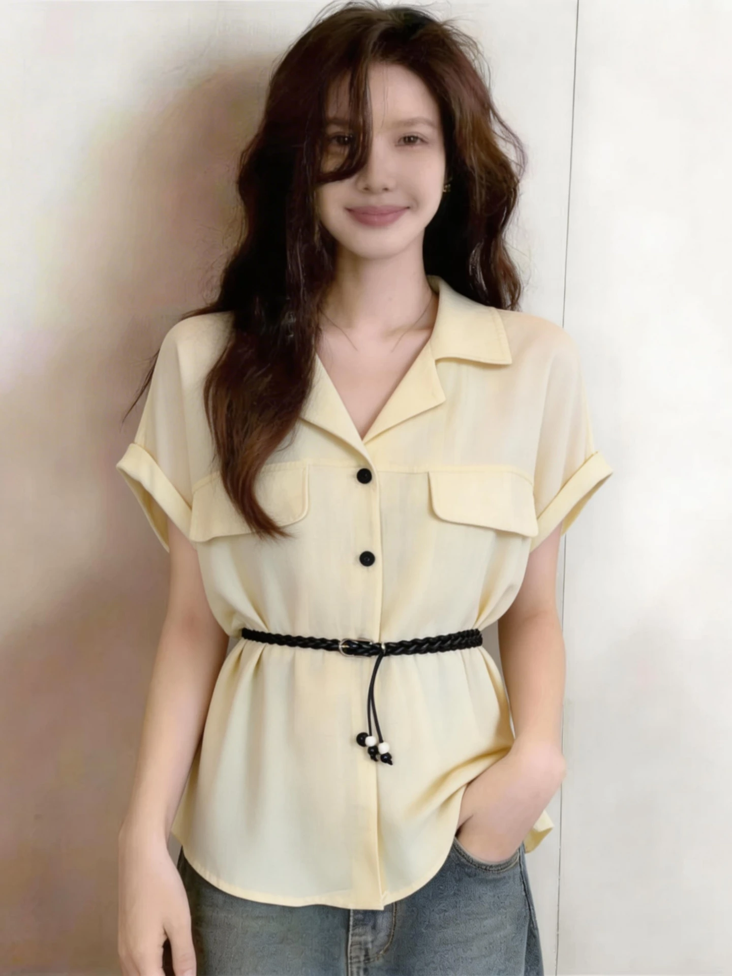 Slimming V-Neck Short Sleeve Women's Shirt Double Pocket Base Layer Top Waist-Cinching Korean Style Commute Fashion 2026
Slimming V-Neck Short Sleeve Women's Shirt Double Pocket Base Layer Top Waist-Cinching Korean Style Commute Fashion 2026