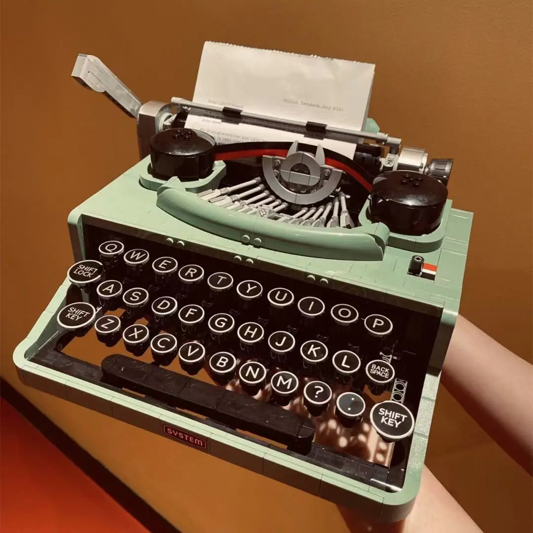 Строительные блоки 21327, набор креативных блоков для пишущей машинки, подходит для взрослых, модель игрушек в стиле ретро, детский новогодний подарок
Строительные блоки 21327, набор креативных блоков для пишущей машинки, подходит для взрослых, модель игрушек в стиле ретро, детский новогодний подарок