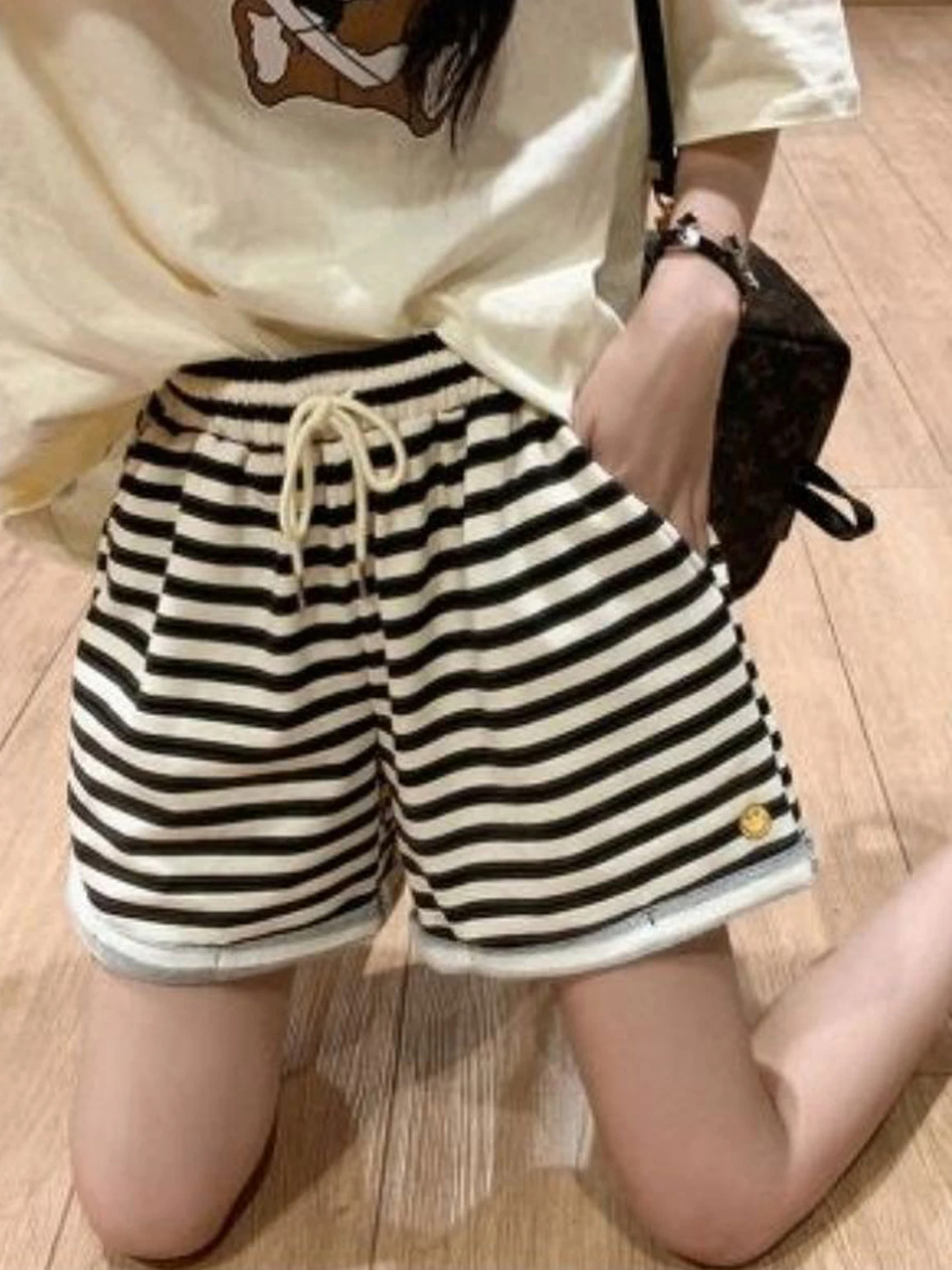 Summer Stripe Women's Loose Korean Style Casual Sports Shorts High Waist A-Line Wide Leg Pants Trendy Comfortable Breathable
Summer Stripe Women's Loose Korean Style Casual Sports Shorts High Waist A-Line Wide Leg Pants Trendy Comfortable Breathable