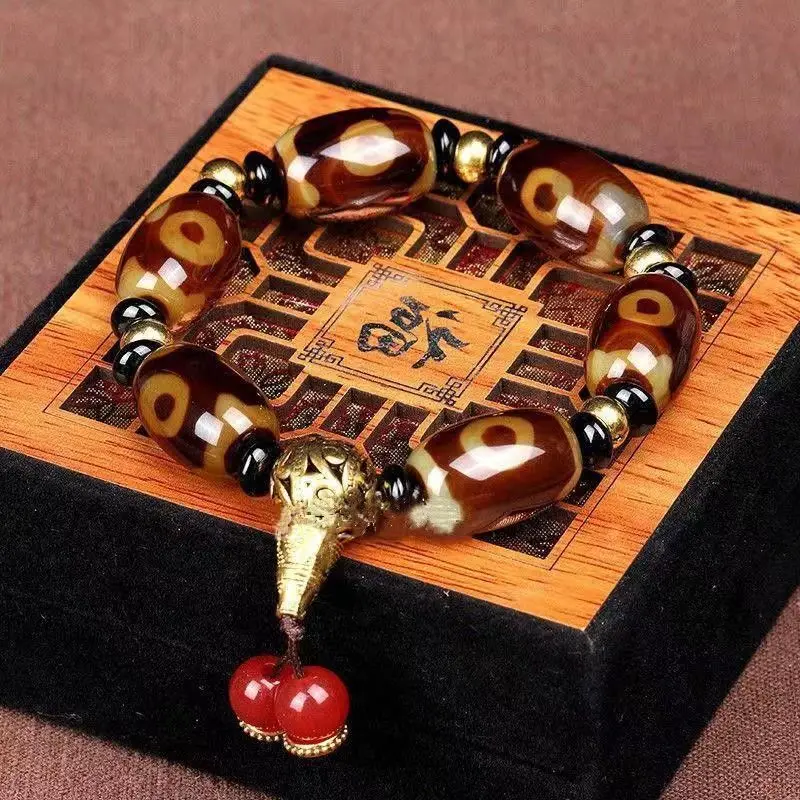 Natural Agate Dzi Bead Bracelet Three Eye Design Unisex Couple Jewelry
Natural Agate Dzi Bead Bracelet Three Eye Design Unisex Couple Jewelry