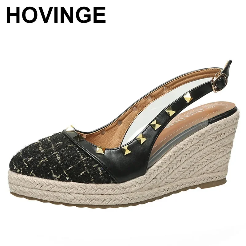 Женские удобные и универсальные босоножки из соломенной ткани на наклонном каблуке. Летняя модная праздничная обувь с однотонной подошвой и заклепками. 
Женские удобные и универсальные босоножки из соломенной ткани на наклонном каблуке. Летняя модная праздничная обувь с однотонной подошвой и заклепками.