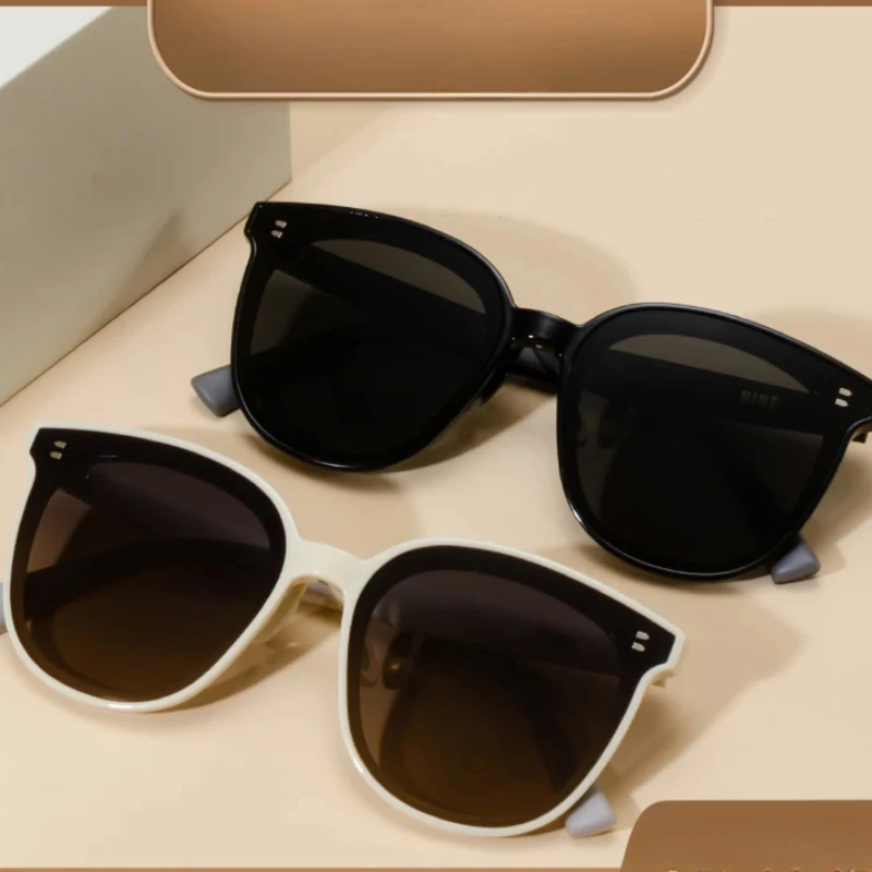 Luxury HDPolarized glassesUV400 Protection AntiGlare Driving GlassesFashionOutdoor Eyewear Lightweight Durable forTravel Cycling
Luxury HDPolarized glassesUV400 Protection AntiGlare Driving GlassesFashionOutdoor Eyewear Lightweight Durable forTravel Cycling