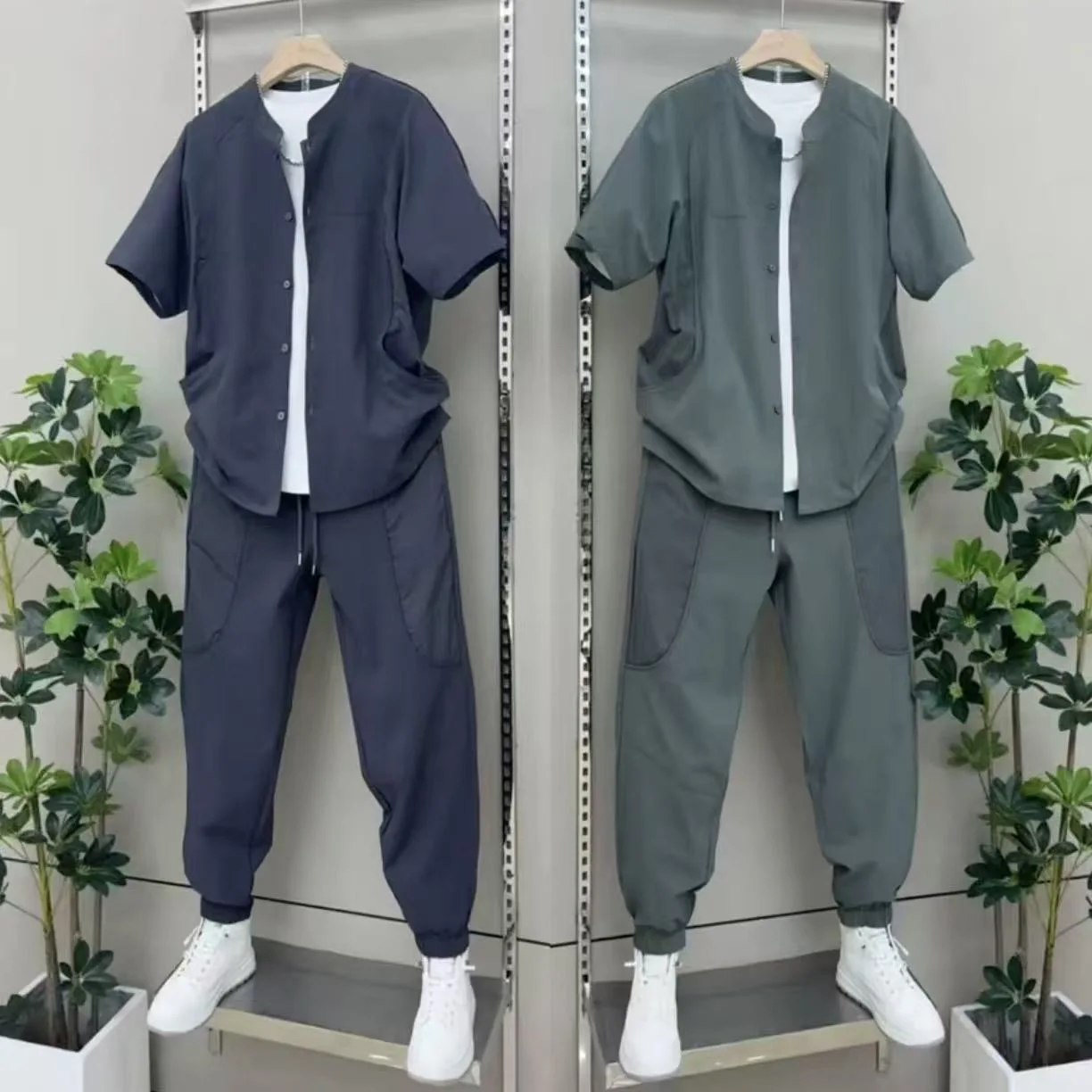 Summer 2026 Men's Casual Two-Piece Set Breathable Solid Color Short-Sleeve Shirt And Jogger Pants Streetwear for Daily Use
Summer 2026 Men's Casual Two-Piece Set Breathable Solid Color Short-Sleeve Shirt And Jogger Pants Streetwear for Daily Use