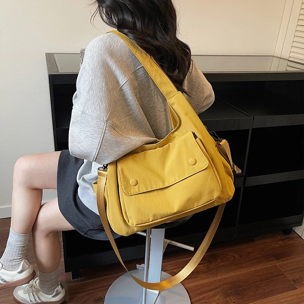 Multi-pocket Crossbody Hobo Bag, Casual Nylon Shoulder Tote, Lightweight & Adjustable, for Daily Commute & Street Style
Multi-pocket Crossbody Hobo Bag, Casual Nylon Shoulder Tote, Lightweight & Adjustable, for Daily Commute & Street Style