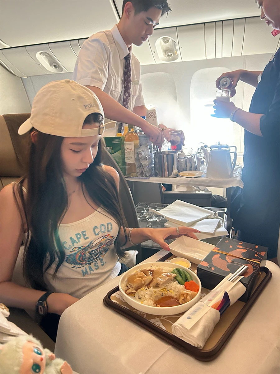 Good Morning Fan Fan Kira Mei Liu Embroidered ort Printed Svel Vest Top Women Casual Sle Straight Cut Summer Faion
Good Morning Fan Fan Kira Mei Liu Embroidered ort Printed Svel Vest Top Women Casual Sle Straight Cut Summer Faion