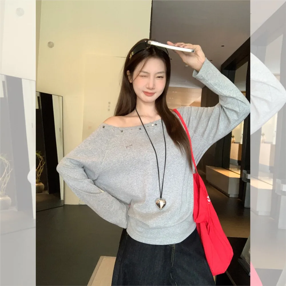 2026 Spring T Shirt Tees Long Sleeve Top Blusas Casual Hot Girl Style Women's Clothing Rivet Off Shoulder Embroidery Fashionable
2026 Spring T Shirt Tees Long Sleeve Top Blusas Casual Hot Girl Style Women's Clothing Rivet Off Shoulder Embroidery Fashionable