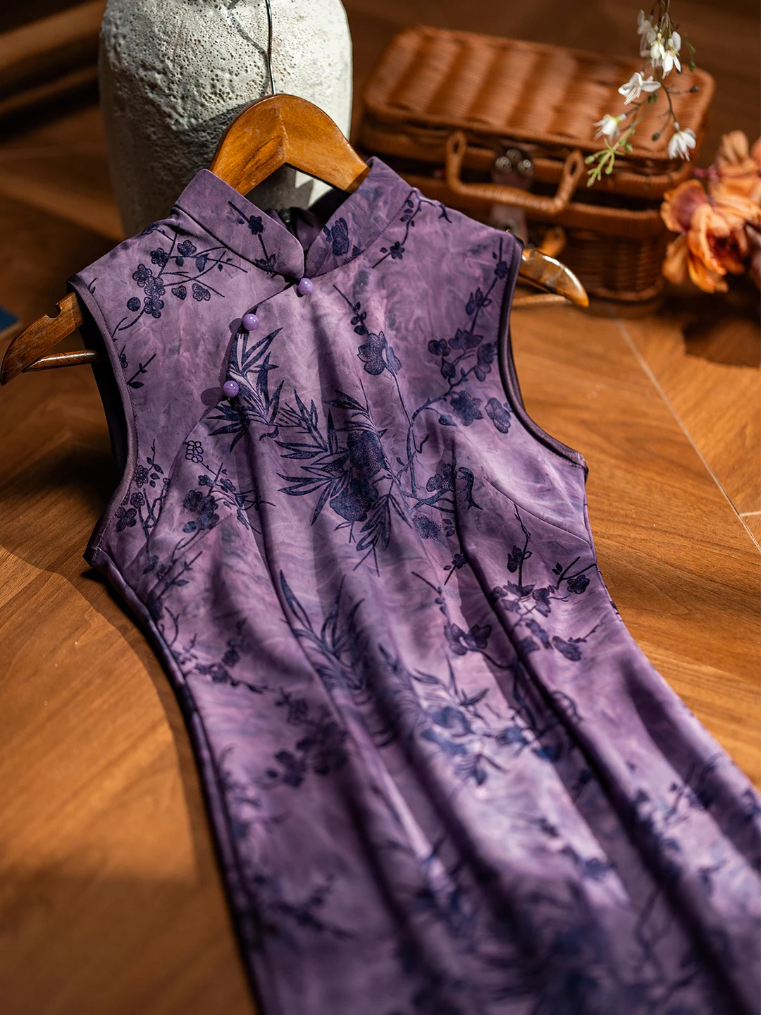 Фиолетовое платье для молодых женщин в традиционном китайском стиле, для повседневной носки, в стиле ретро, с тематикой Республики Китай, маленький размер, абсолютно новое.
Фиолетовое платье для молодых женщин в традиционном китайском стиле, для повседневной носки, в стиле ретро, с тематикой Республики Китай, маленький размер, абсолютно новое.