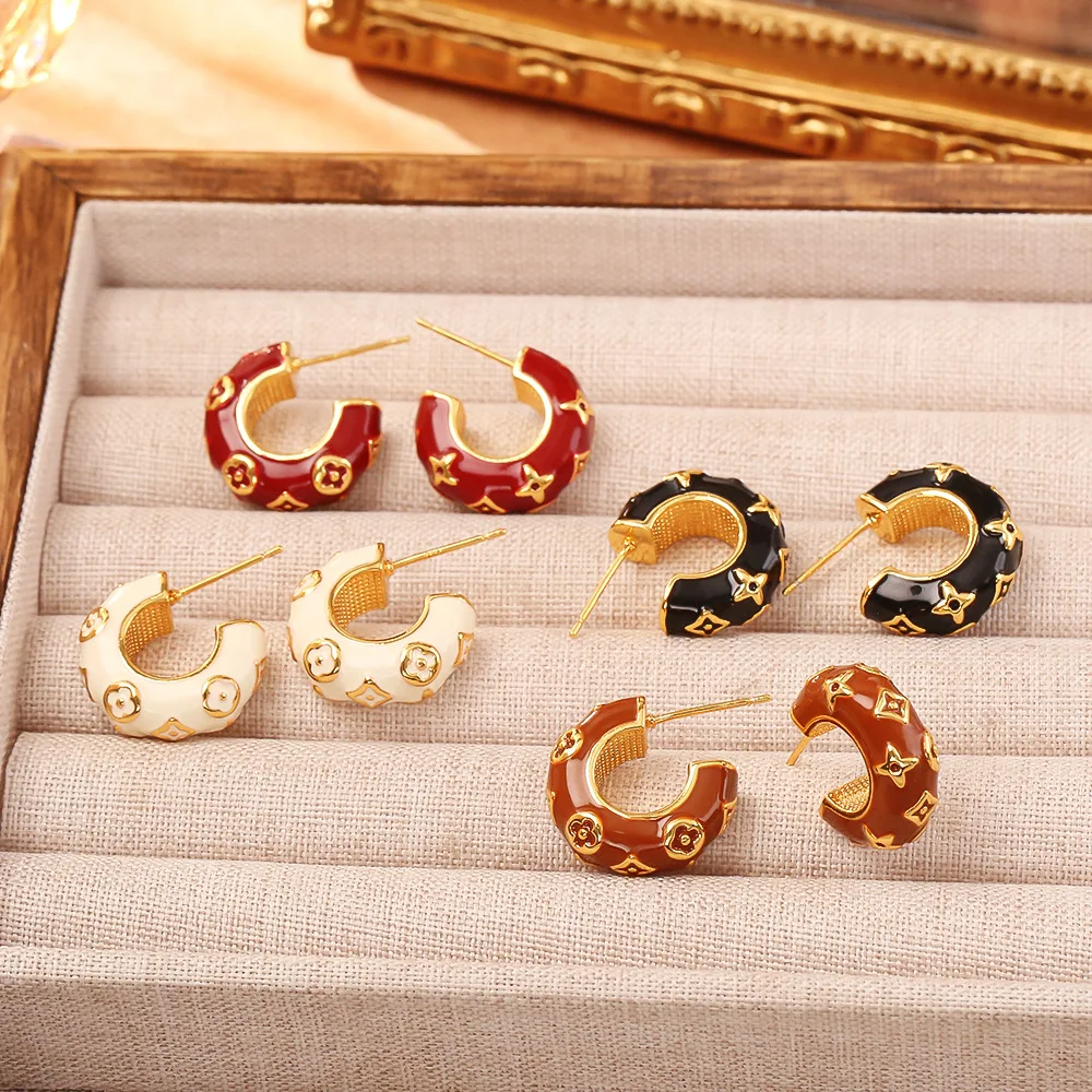 Fashionable and exquisite retro enamel drip earrings, light luxury niche design half-circle earrings, elegant earrings
Fashionable and exquisite retro enamel drip earrings, light luxury niche design half-circle earrings, elegant earrings