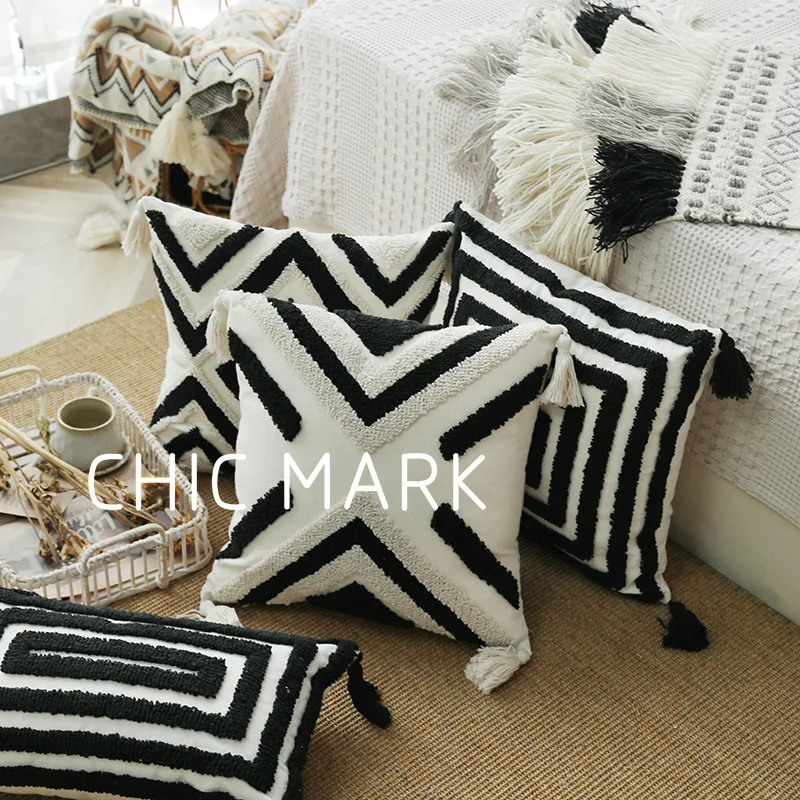 Withered Black and white velvet sofa pillowcase, living room ethnic style Nordic ins style home tuft cushion, tassel without cor
Withered Black and white velvet sofa pillowcase, living room ethnic style Nordic ins style home tuft cushion, tassel without cor