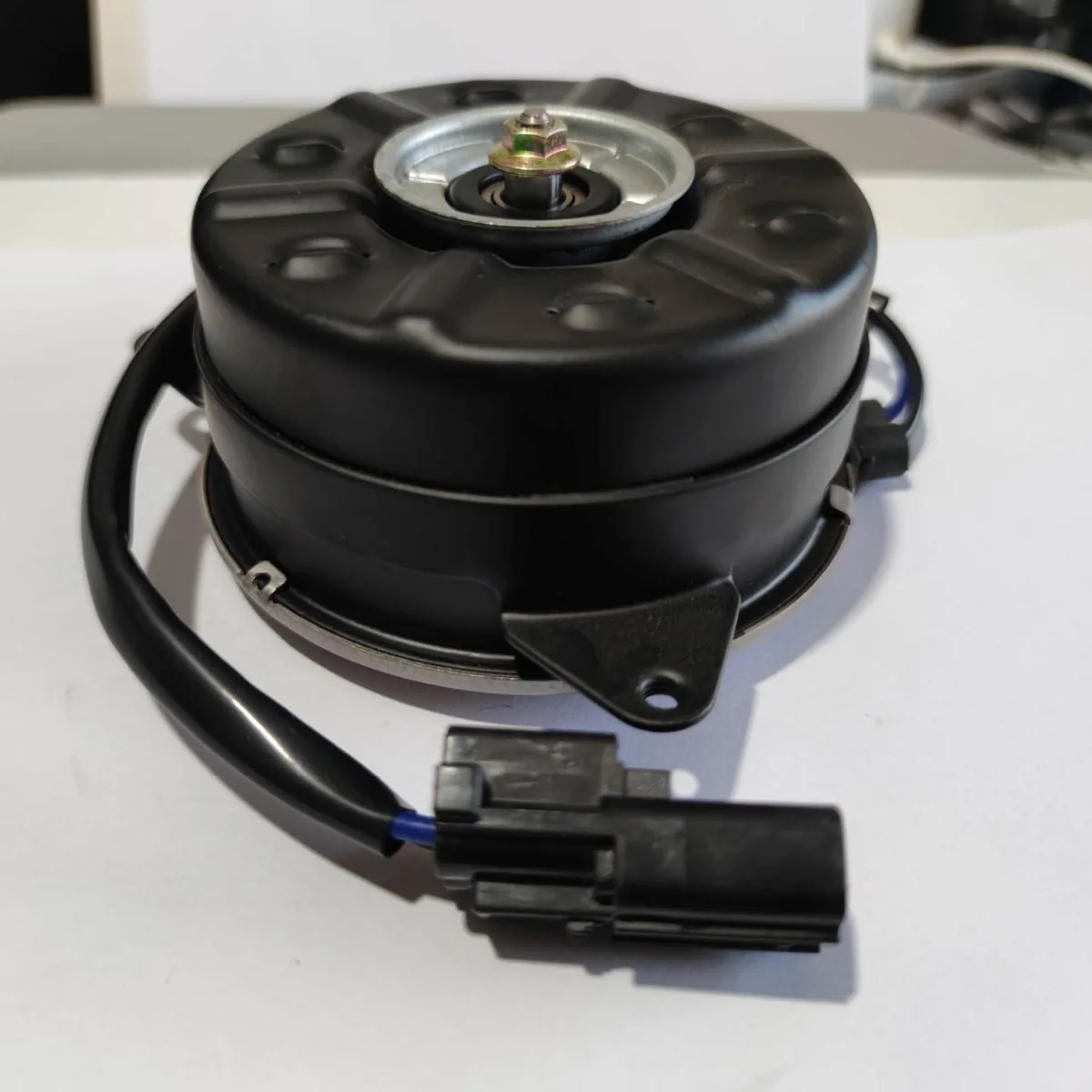 Двигатель вентилятора охлаждения автомобиля 38616-RB0-003
Двигатель вентилятора охлаждения автомобиля 38616-RB0-003