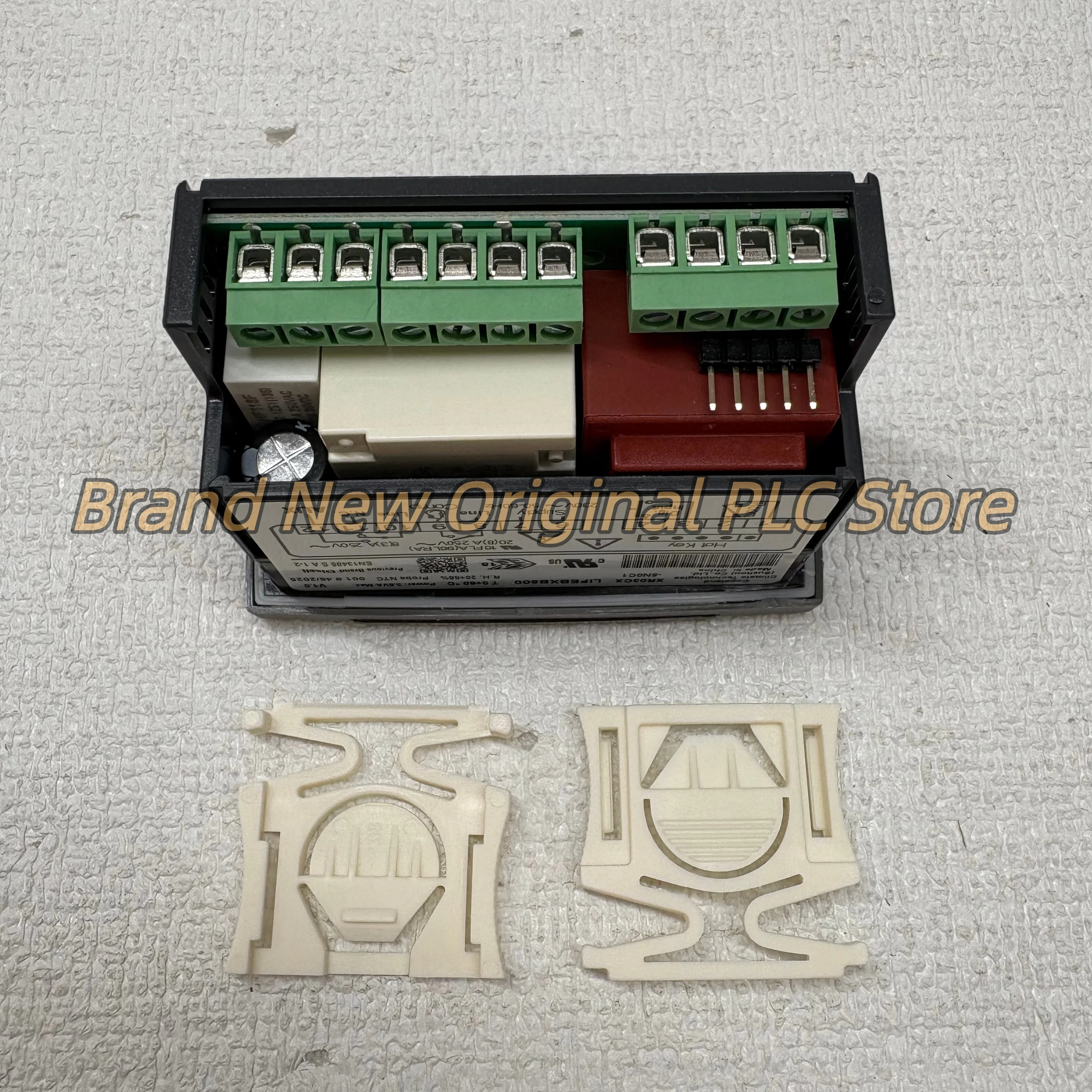 Temperature controller XR03CX-5N0C1 new in box
Temperature controller XR03CX-5N0C1 new in box