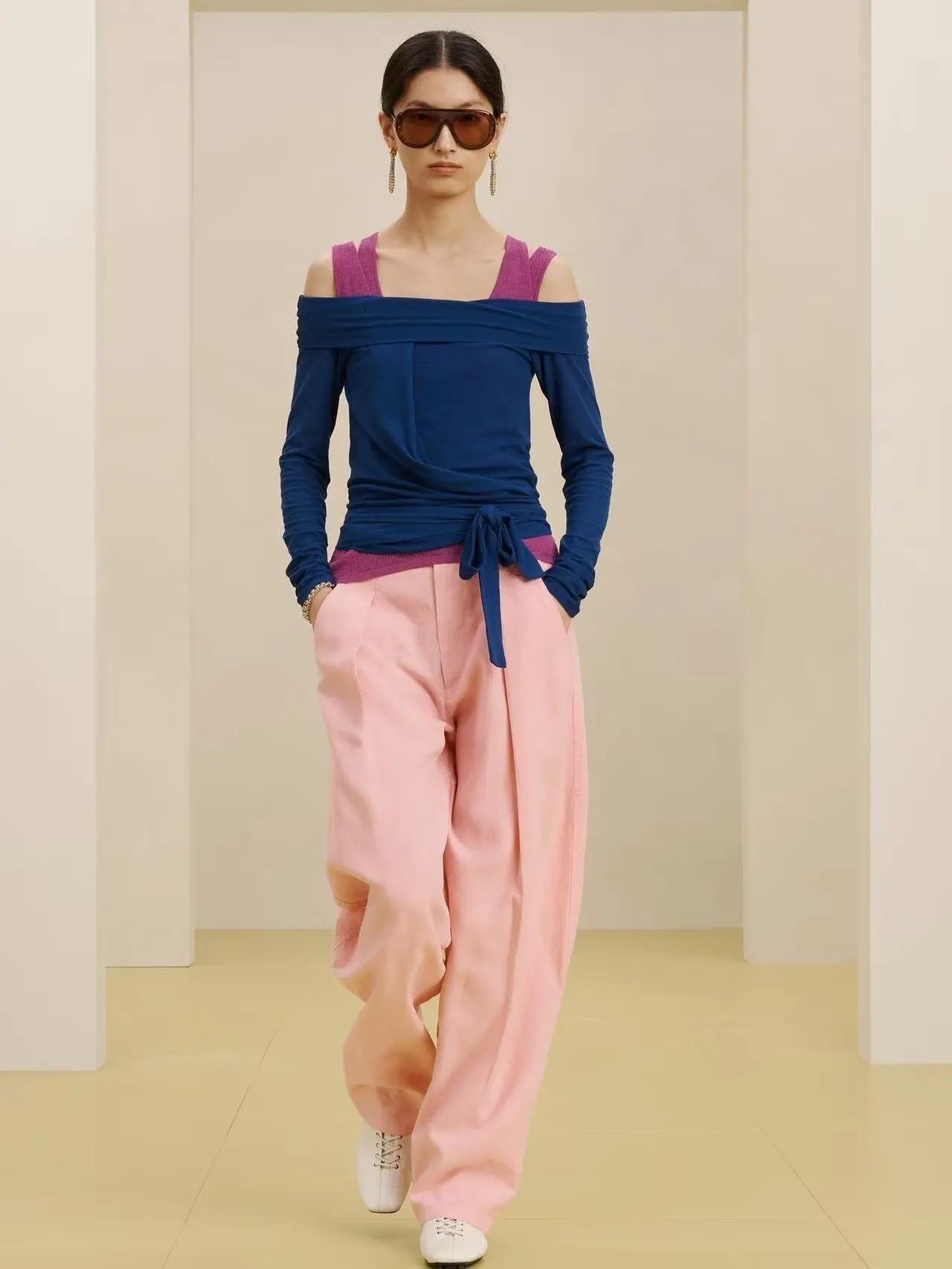 Spring New Arrival Women's Straight Leg Casual Versatile Simple Long Pants mid Waist Comfortable Fit Chinese Style Trousers
Spring New Arrival Women's Straight Leg Casual Versatile Simple Long Pants mid Waist Comfortable Fit Chinese Style Trousers