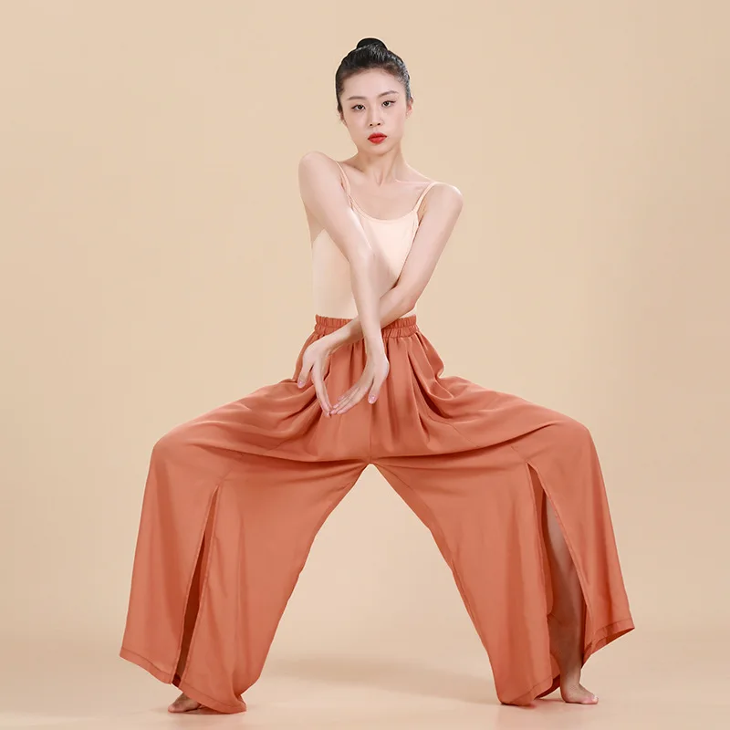 Loose Wide-leg Pants for Classical and Modern Dance, Elegant Women's Practice Attire for Chinese Dance, with Leg Wraps
Loose Wide-leg Pants for Classical and Modern Dance, Elegant Women's Practice Attire for Chinese Dance, with Leg Wraps