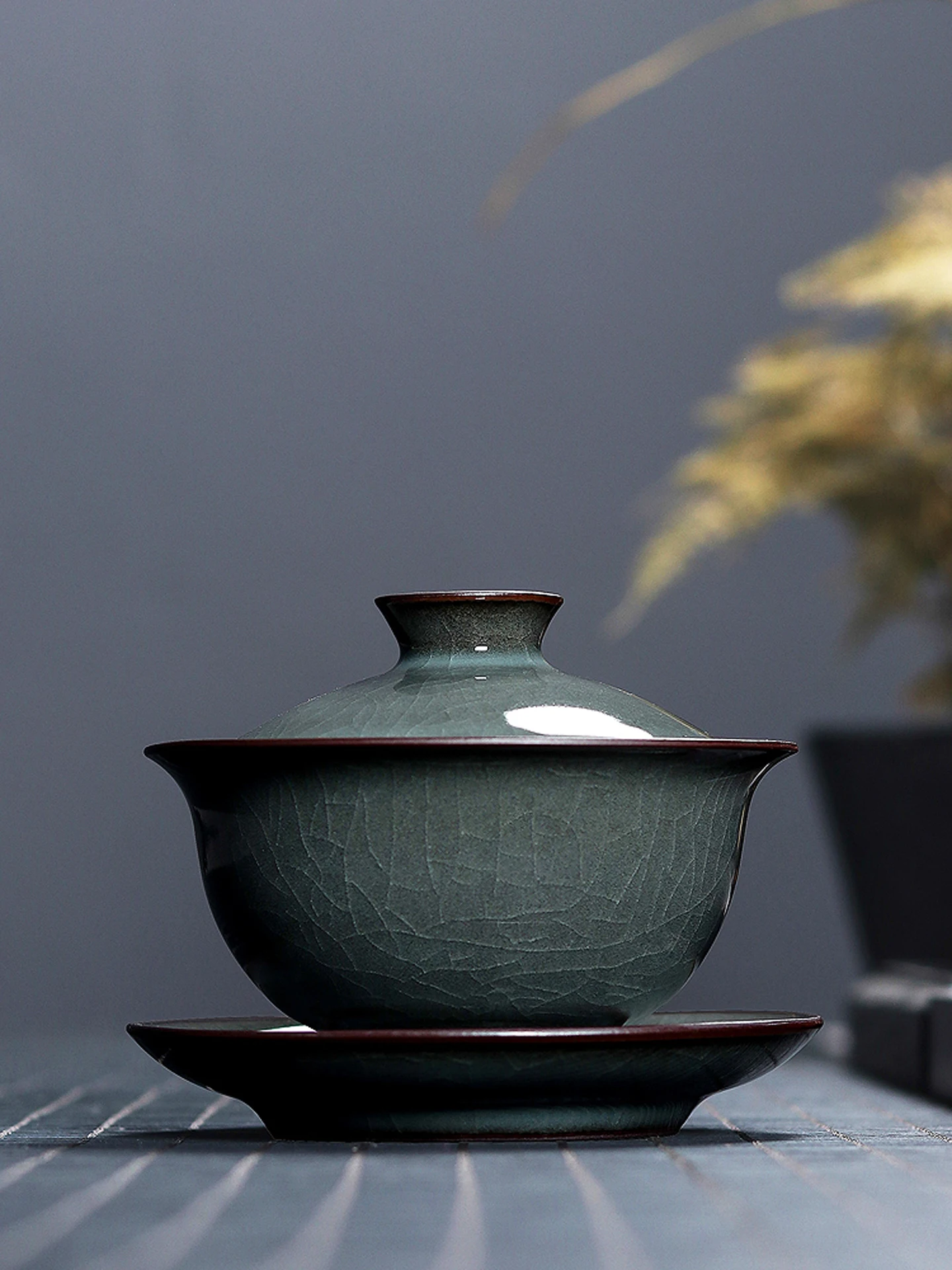 Handmade Ceramic Blue Porcelain Tea Cup Large Size Longquan Iron Bowl Ice Crack Glaze Tea Brewing Utensils for Home Use
Handmade Ceramic Blue Porcelain Tea Cup Large Size Longquan Iron Bowl Ice Crack Glaze Tea Brewing Utensils for Home Use