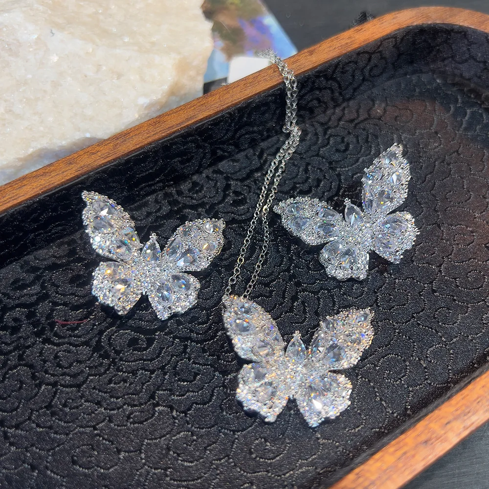 New Exquisite Sweet Girl Zircon Butterfly Necklace Earrings Two Pieces Fashion Women Jewelry Set High-Quality School Opens Gift
New Exquisite Sweet Girl Zircon Butterfly Necklace Earrings Two Pieces Fashion Women Jewelry Set High-Quality School Opens Gift